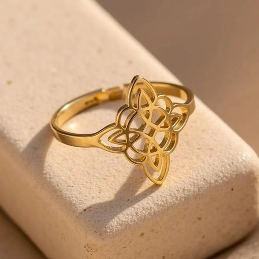 Witch Knot Ring