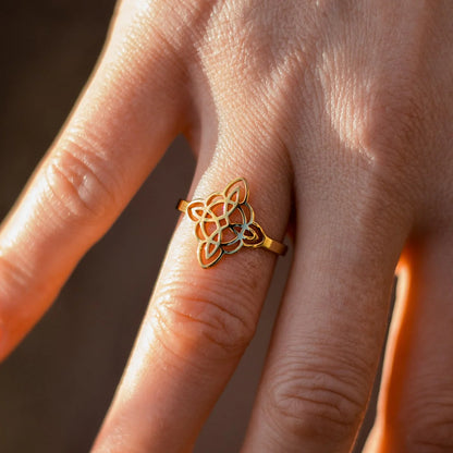 Witch Knot Ring